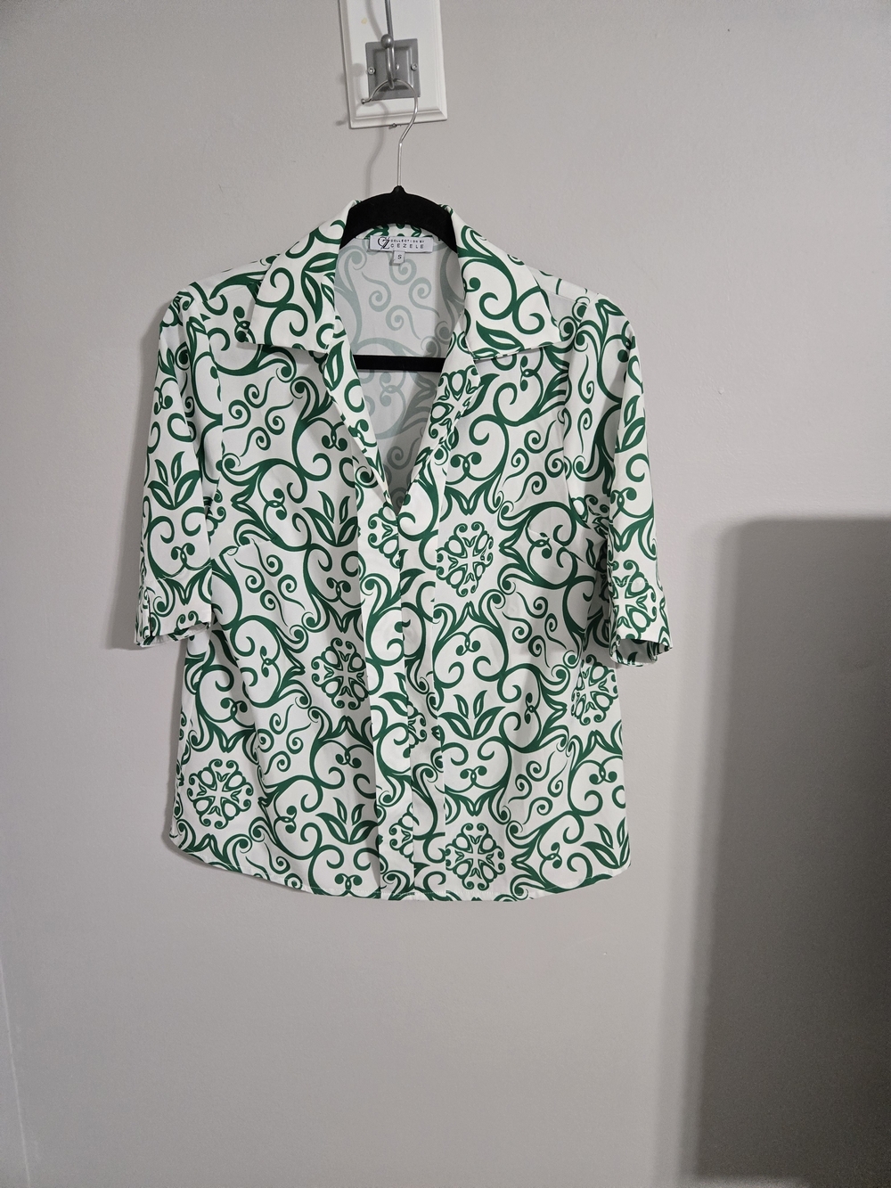 Women's Green and White Printed Short-Sleeve Blouse
